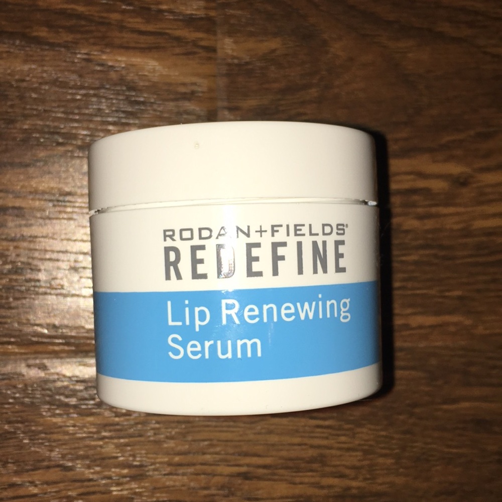 R&F lip renewing serum